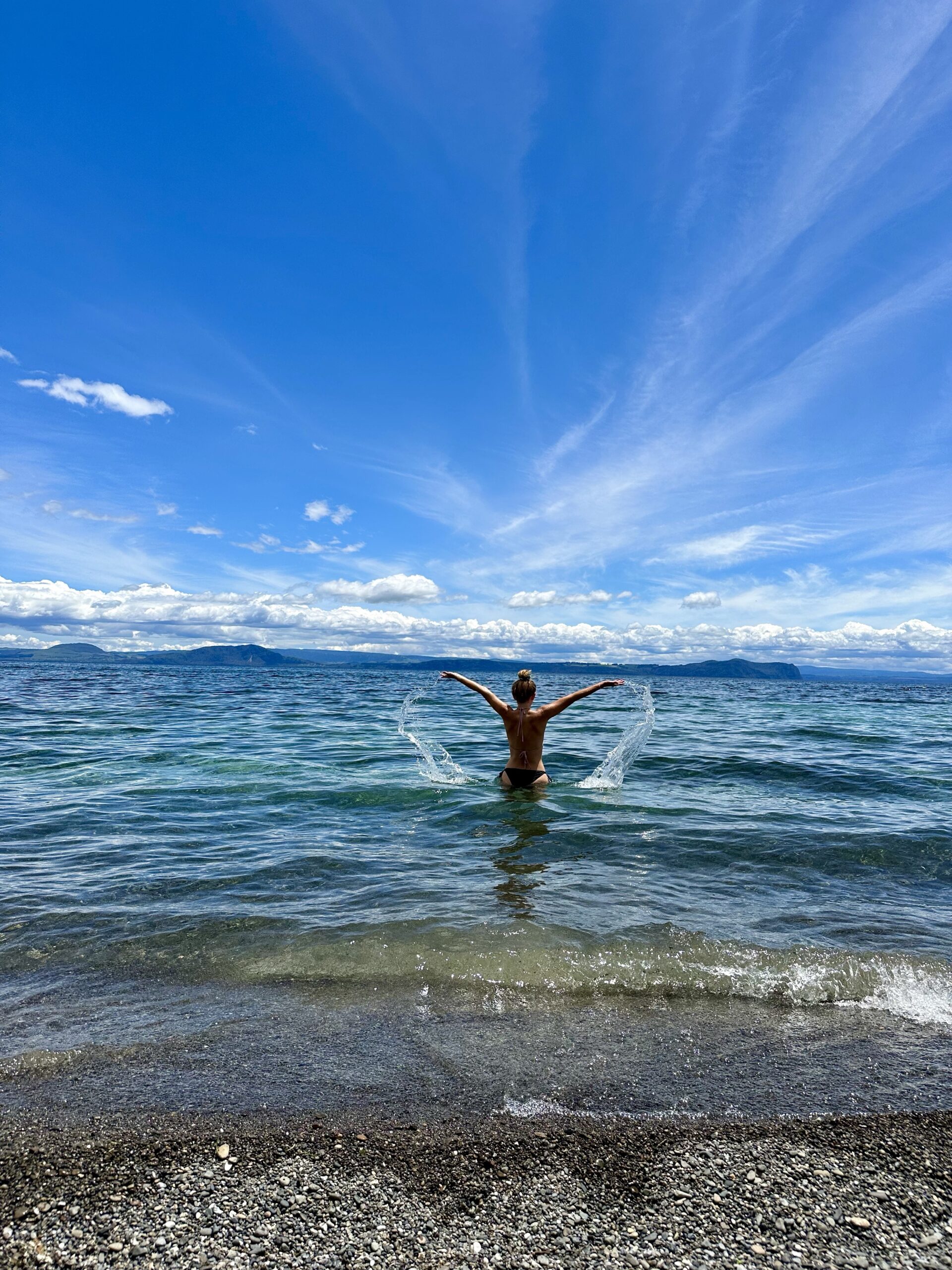 Sonnige Auszeit am Seeufer: Ein Tag am Strand von Taupo