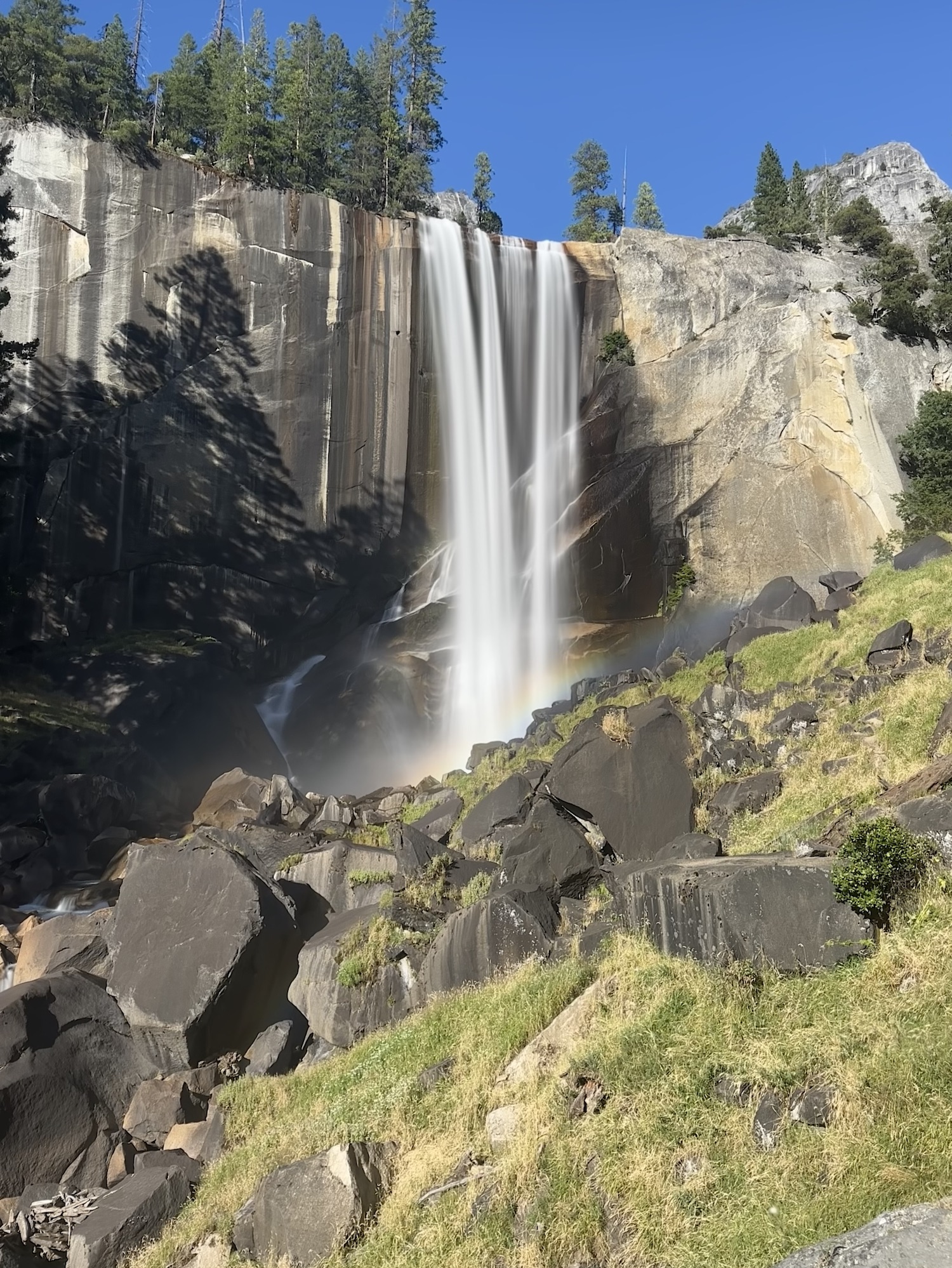 Wasserfälle und Regenbogen im Yosemite